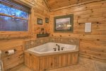 Sassafras Lodge - Jetted tub in master bath